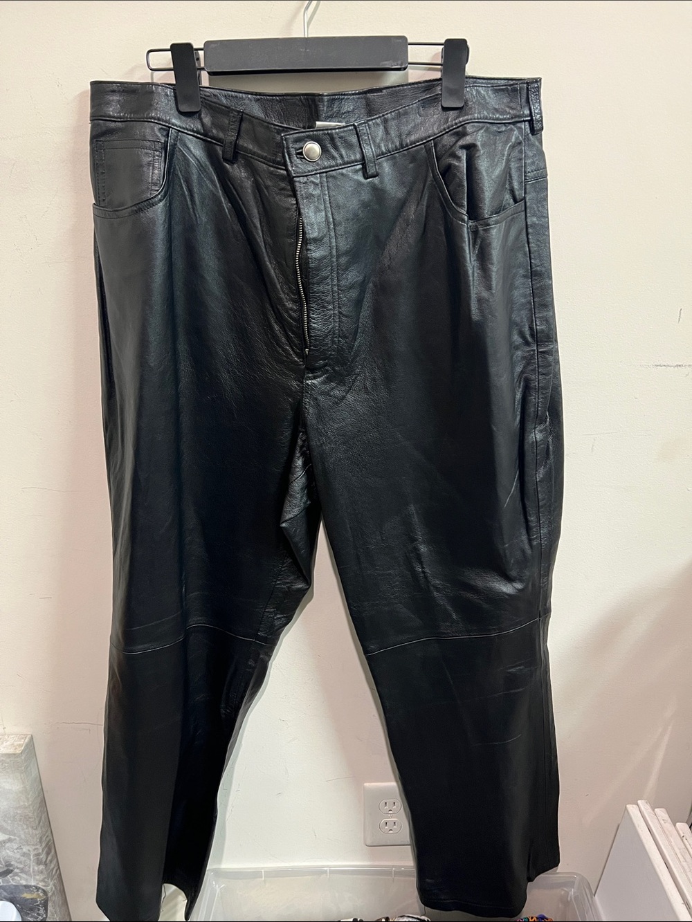 Vintage Newport News Black 100% Leather Straight-Leg Pants